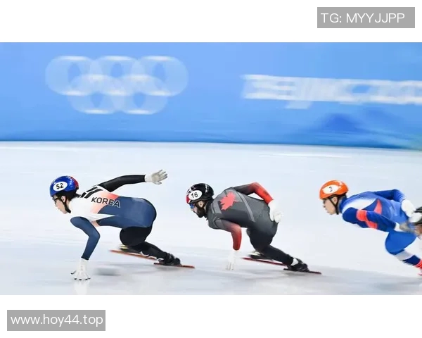 中国选手包揽短道速滑世界杯前三，场馆欢呼雷动