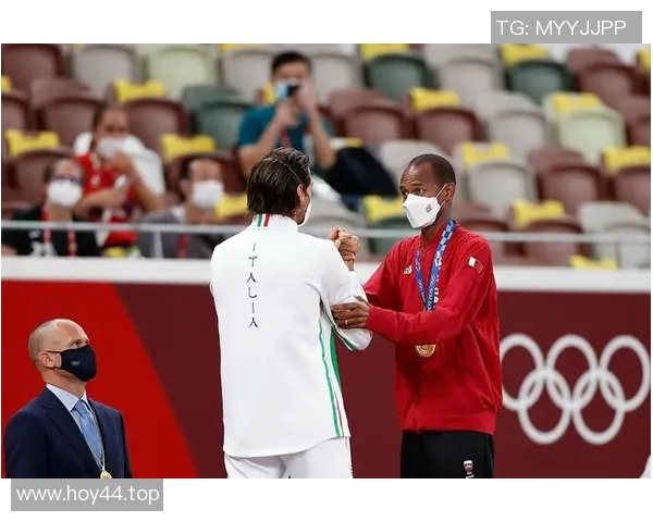 镜头捕捉：五大联赛赛场小动作引发热议